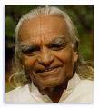 B.K.S. Iyengar, (født14 dec, 1918-) har igennem mere end 70 år, videreudviklet den traditionelle Hatha yoga og optimeret dens fantastiske styrkende egenskaber for vores fysiologiske og mentale tilstand